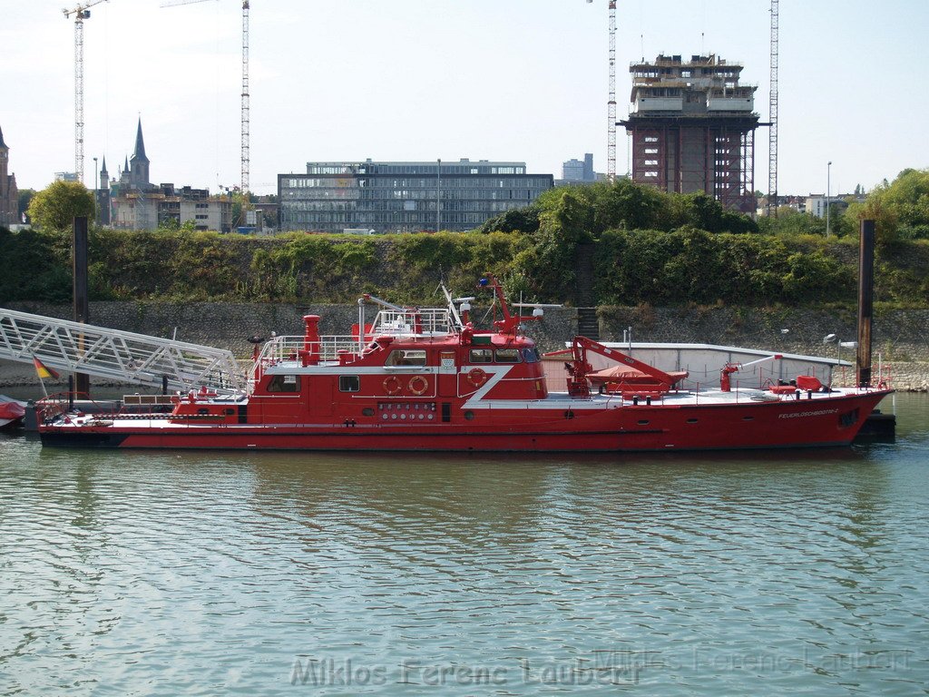 Feuerloeschboot 10-2   P218.JPG